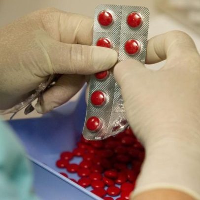 Farmacêuticas demoraram nove meses a submeter medicamentos; Infarmed levou 11 meses a avaliar