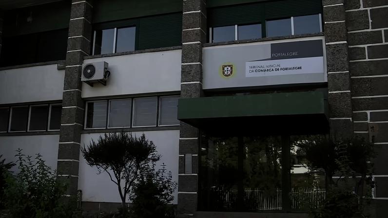 Mulher suspeita de tentativa de facadas em Portalegre fica em liberdade