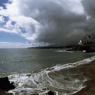 Sete ilhas dos Açores sob aviso amarelo por chuva intensa
