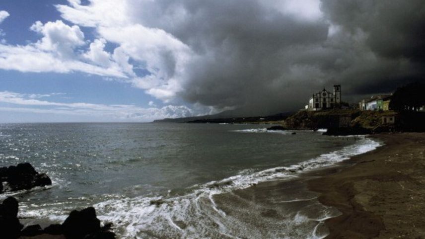 Sete ilhas dos Açores sob aviso amarelo por chuva intensa