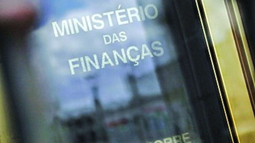 Governo prevê crescimento de 2% 'provável'; CFP defende maior prudência