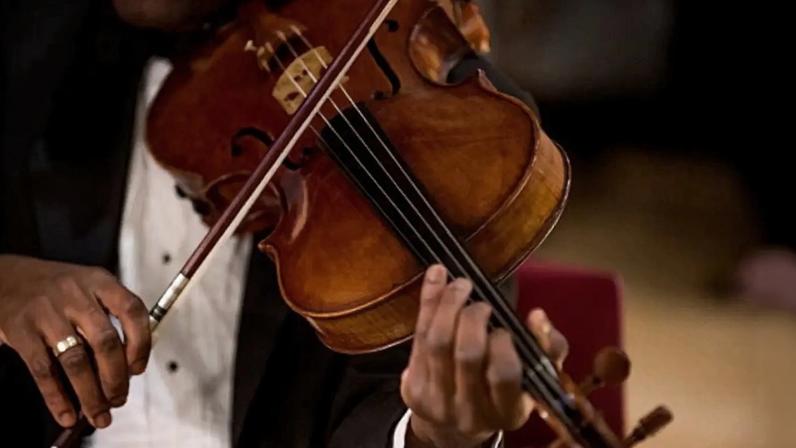 Juiz espanhol nega pagamento a orquestra que desafinou e não conhecia as letras