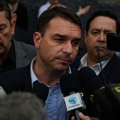 Filho de Bolsonaro viaja aos EUA em busca de foto com Trump para a candidatura