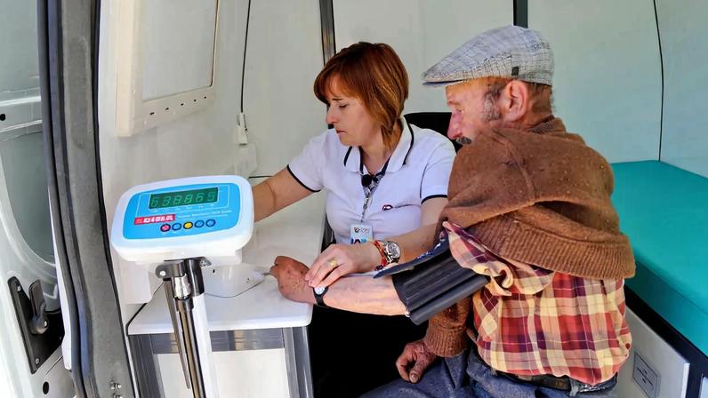 Unidade móvel de saúde percorre o país durante dois meses para detetar fatores de risco