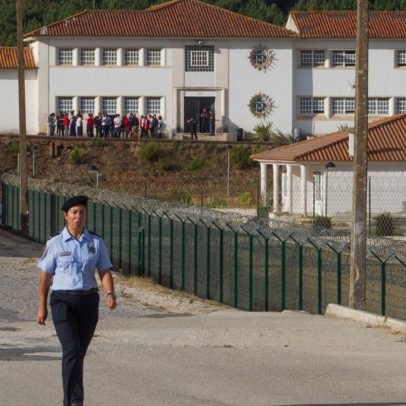 Esfaqueador da PSP agride dois guardas prisionais