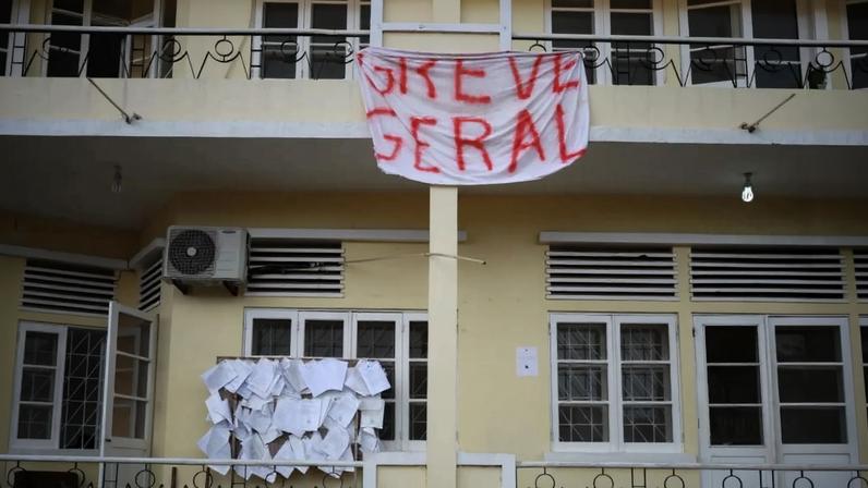 Cem advogados apoiam greve geral e contestam pacote laboral