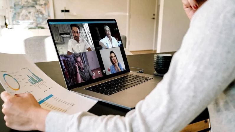 Nova Deli impõe teletrabalho e dias sem carro por crise de combustível
