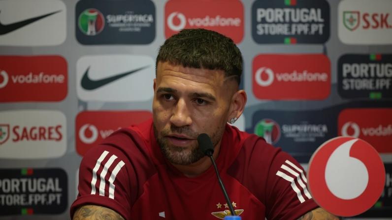 Ex-Benfica Otamendi assina pelo River Plate