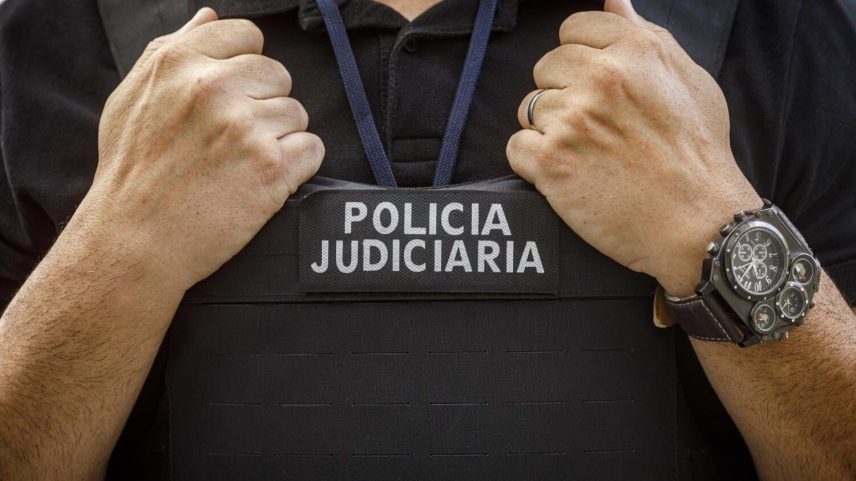 Dois jovens de 16 anos detidos por roubo com espingarda junto a escola em Sintra