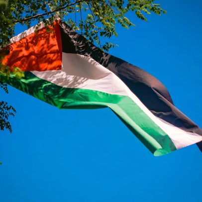 Palestina retira candidatura na ONU após alegada ameaça dos EUA de revogar vistos