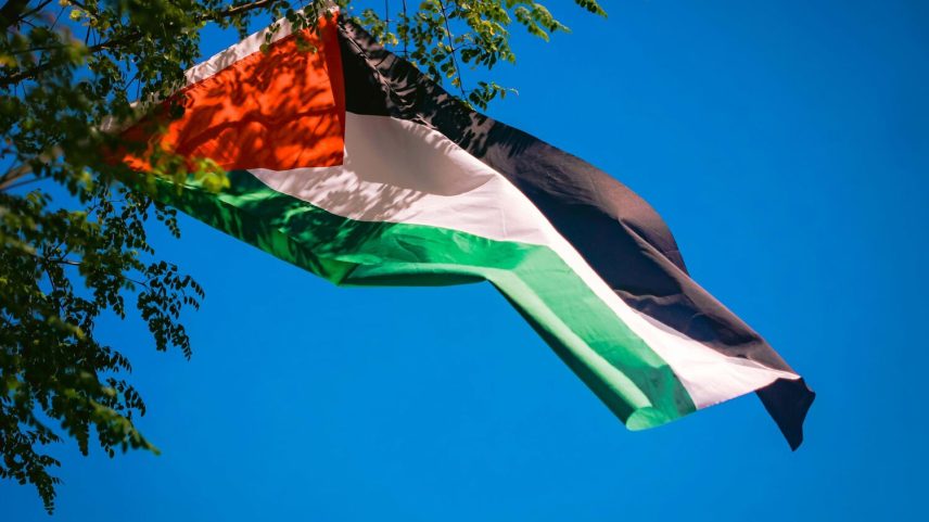 Palestina retira candidatura na ONU após alegada ameaça dos EUA de revogar vistos