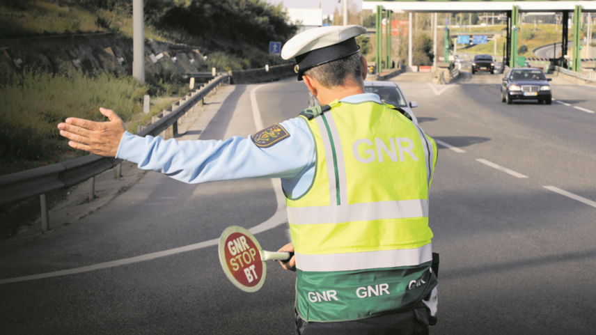 Colisão entre dois camiões condiciona trânsito no IC2, Rio Maior