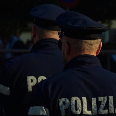 Condutor atinge multidão no centro de Leipzig, Alemanha; vários feridos.