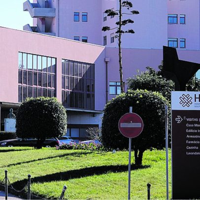 Vítima baleada várias vezes morre após ser deixada à porta do hospital