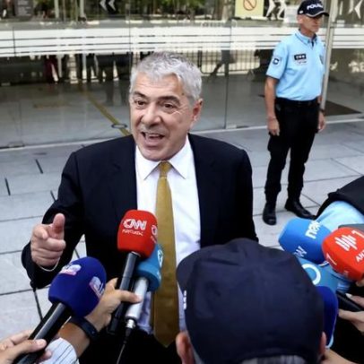 Advogado compra 784 exemplares de livros de Sócrates por ordem de Santos Silva