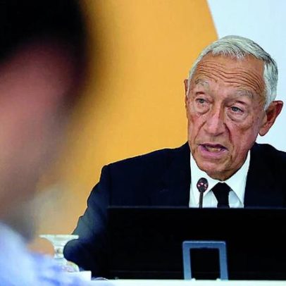 Marcelo Rebelo de Sousa leciona e experimenta menu africano em Seia