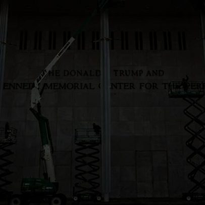 Juiz ordena remoção do nome de Trump do Kennedy Center