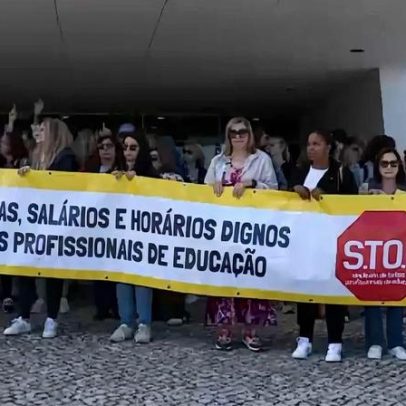 Profissionais de educação do Seixal protestam em Lisboa pela remoção de amianto