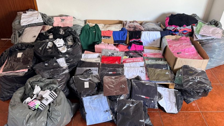 Mais de 1800 peças de roupa foram apreendidas