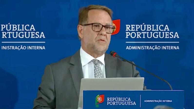 Ministro da Administração Interna critica defesa da teoria do caos na segurança