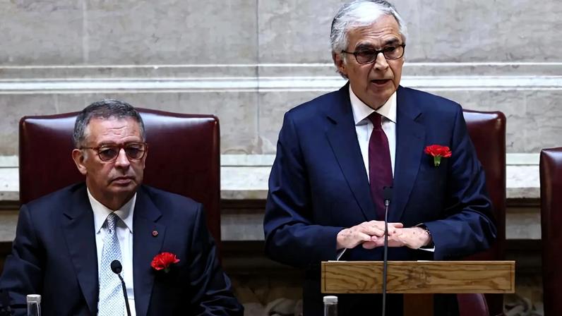Aguiar-Branco alega que restrições não existem na sessão solene do 25 de Abril