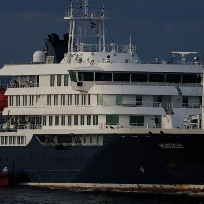 Capitão de cruzeiro com hantavírus abandona o navio neste sábado