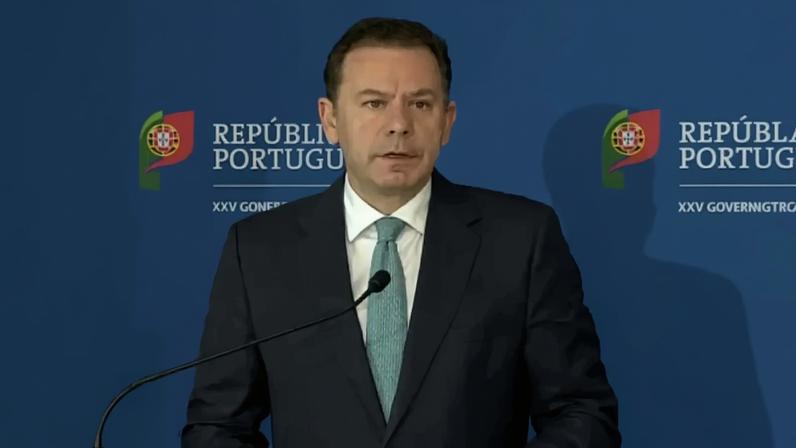 Montenegro entrega terceira moção à liderança do PSD sem eleições previstas