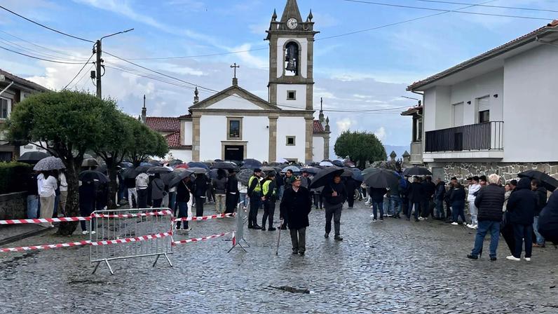 Centenas despedem-se do paraquedista que morreu em salto em Tancos