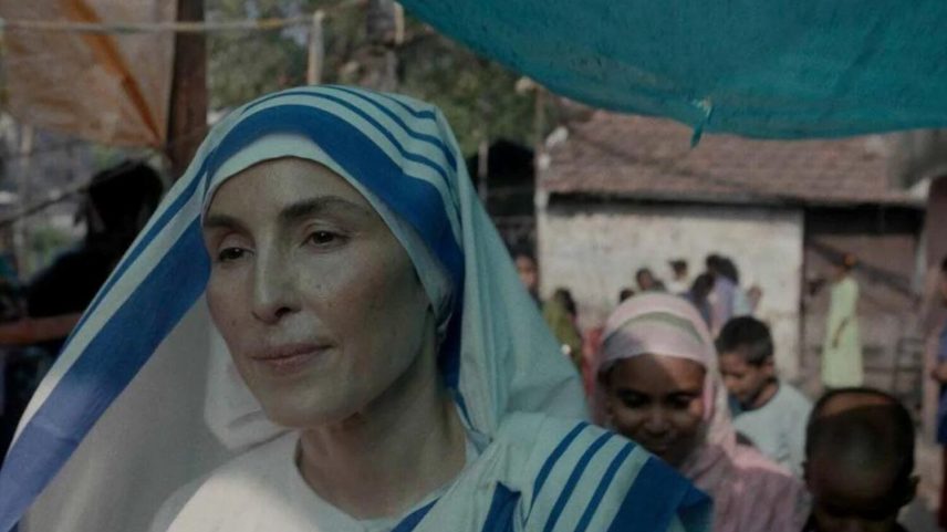Noomi Rapace é Madre Teresa de Calcutá
