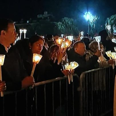 Montenegro visto entre a multidão nas celebrações do 13 de maio em Fátima