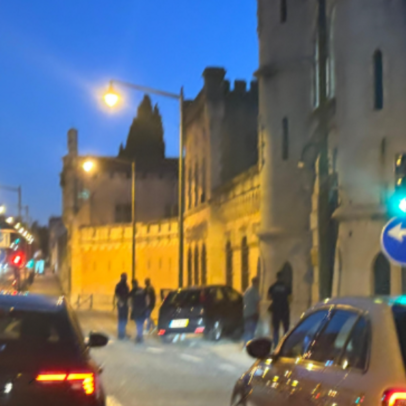 Carro embate contra Estabelecimento Prisional de Lisboa