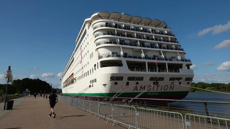 Navio cruzeiro The Ambition