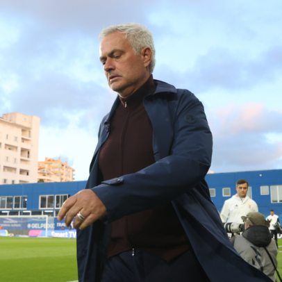 Mourinho aponta 99% de chance de ficar no Benfica, proposta é excelente