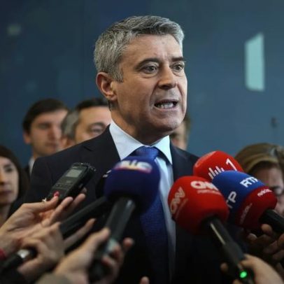 Governo quer retirar direitos aos trabalhadores com reforma laboral, diz Carneiro