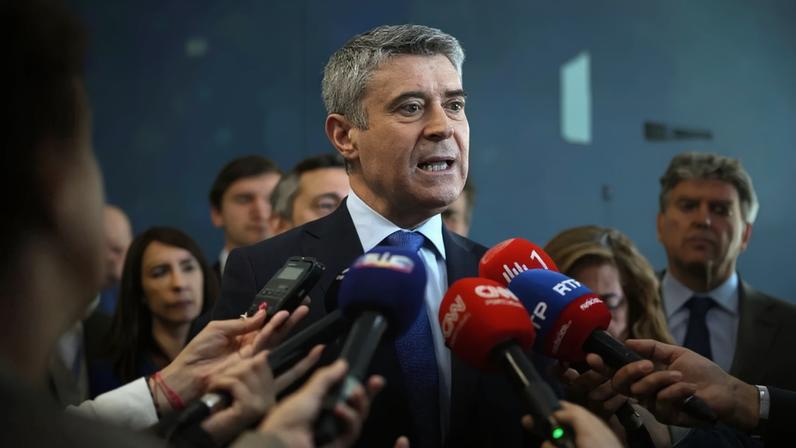 Governo quer retirar direitos aos trabalhadores com reforma laboral, diz Carneiro