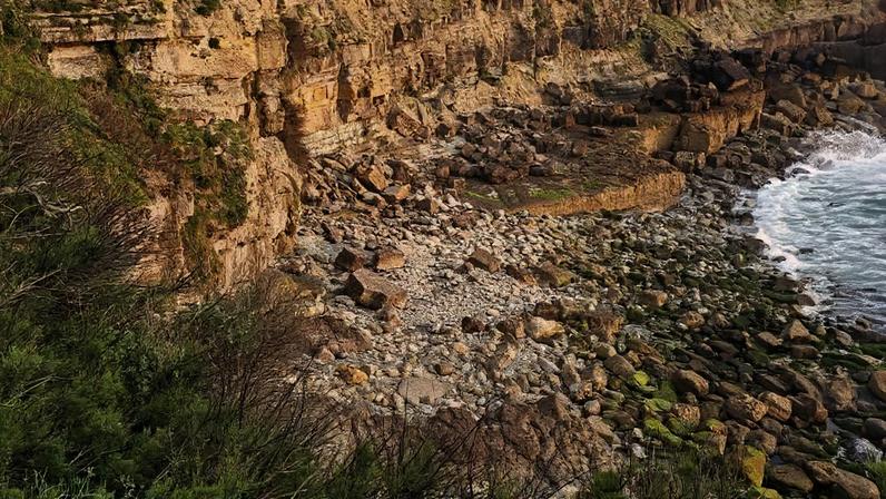 Pescador morre após queda nas rochas entre as praias das Maças e Azenhas do Mar, em Sintra