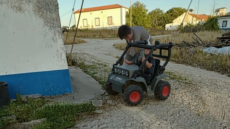 Autoridades francesas abrem inquérito sobre irmãos abandonados