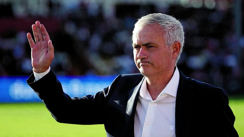 Mourinho pretendia permanecer, mas diz sentir-se traído