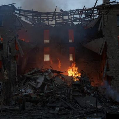 Zelensky comenta ataque russo a Kiev e diz que "eles estão a ficar loucos"