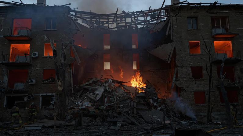 Ataque russo em Kiev: edifícios atingidos, incluindo uma escola em Shevchenkivsky