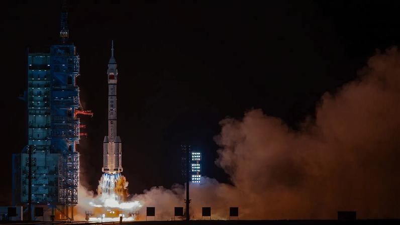 China lança nave Shenzhou 23 com astronauta que ficará um ano no espaço