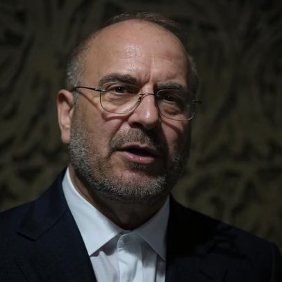 Qalibaf é reeleito presidente do Parlamento iraniano