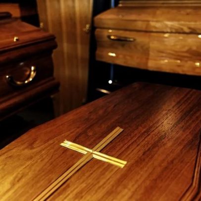 Funcionários de funerária espanhola negam ligação à reutilização de caixões