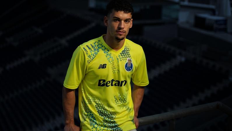 João Afonso realiza voo para o Dragão