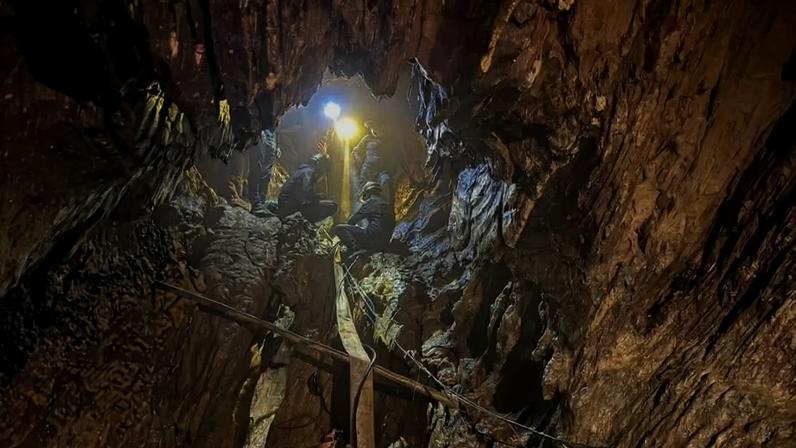 Primeiro sobrevivente resgatado com vida de gruta inundada no Laos