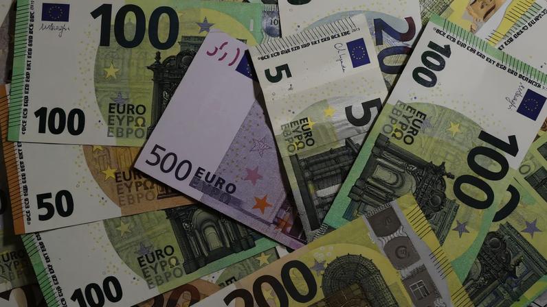 Pagamentos em atraso das entidades públicas recuam para 293 milhões até abril