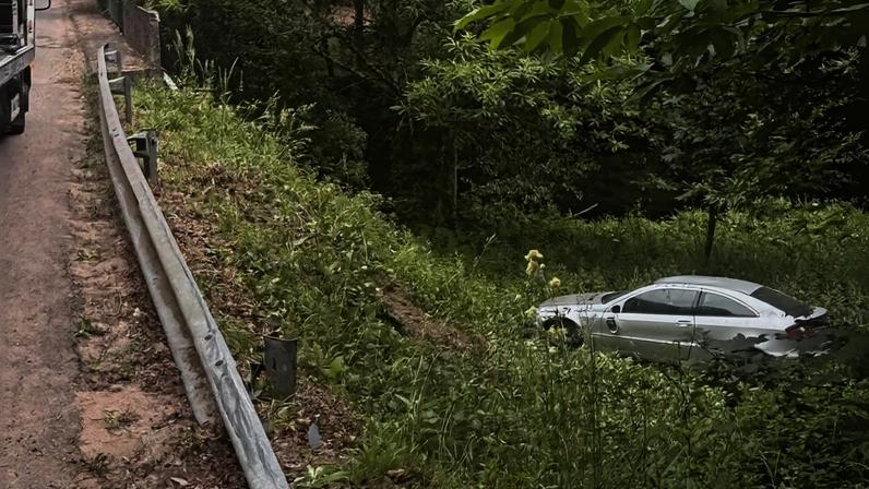 Mulher ferida após despiste de carro em Arouca