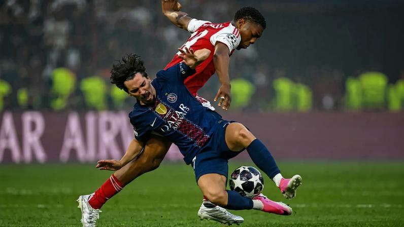 Vitinha sai a coxear na final da Liga dos Campeões com queixas na perna direita