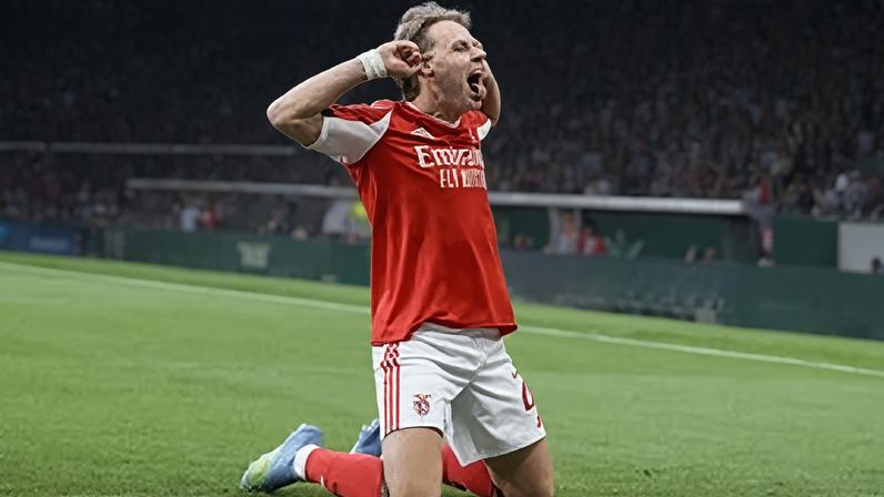 Mourinho resgata Schjelderup; tempo de jogo insuficiente era entediante