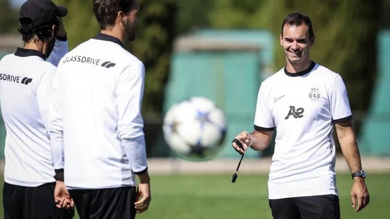 João Gião orienta treino do Sporting antes da estreia na Youth League
